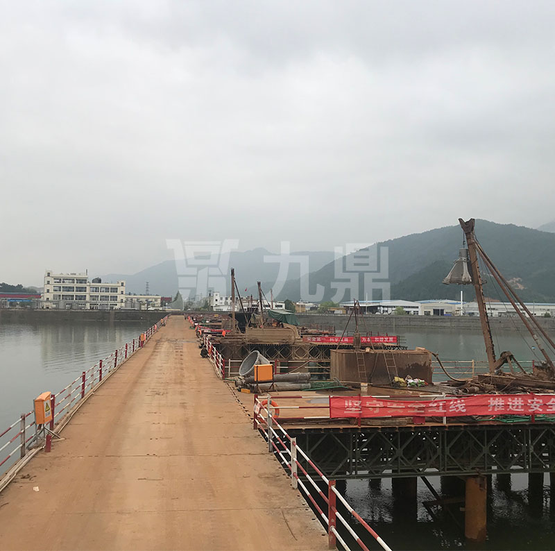 鋼平臺根據(jù)廠房高度進行設(shè)計