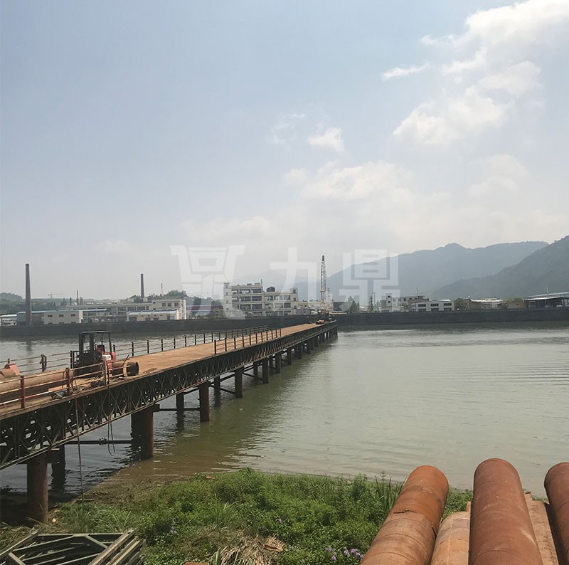 貝雷橋安裝時需保險(xiǎn)插頭